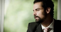 photo5930401894000339753